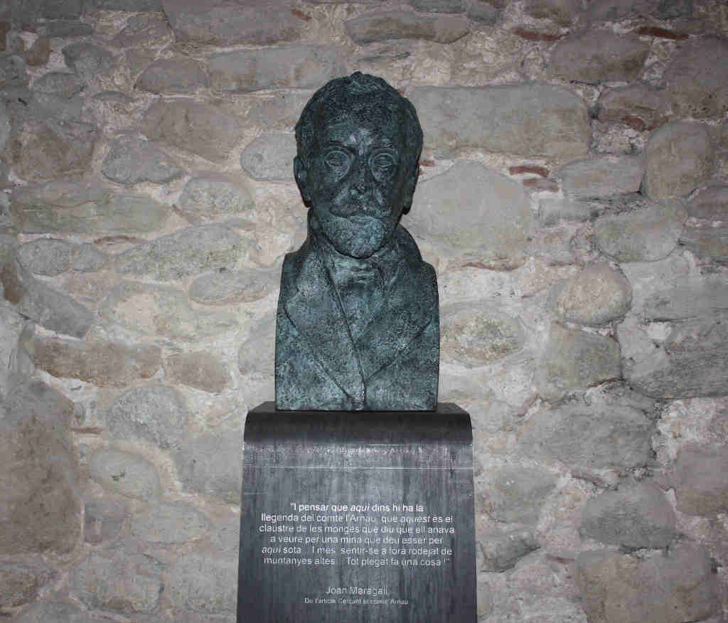 Bust de Joan Maragall a partir d'un motllo fet per Ernest Maragall Noble, situat al Palau de l'Abadia de Sant Joan de les Abadesses, actualment restaurat, centre d'interpretació del Comte Arnau i sala d'exposicions